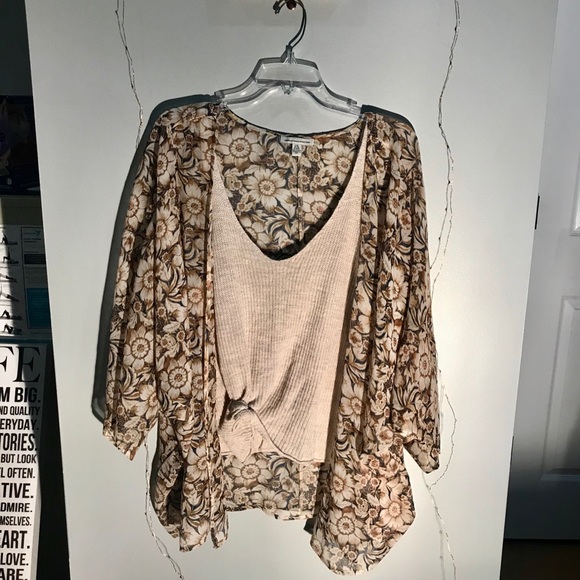 American Eagle Outfitters Sweaters - American Eagle floral kimono